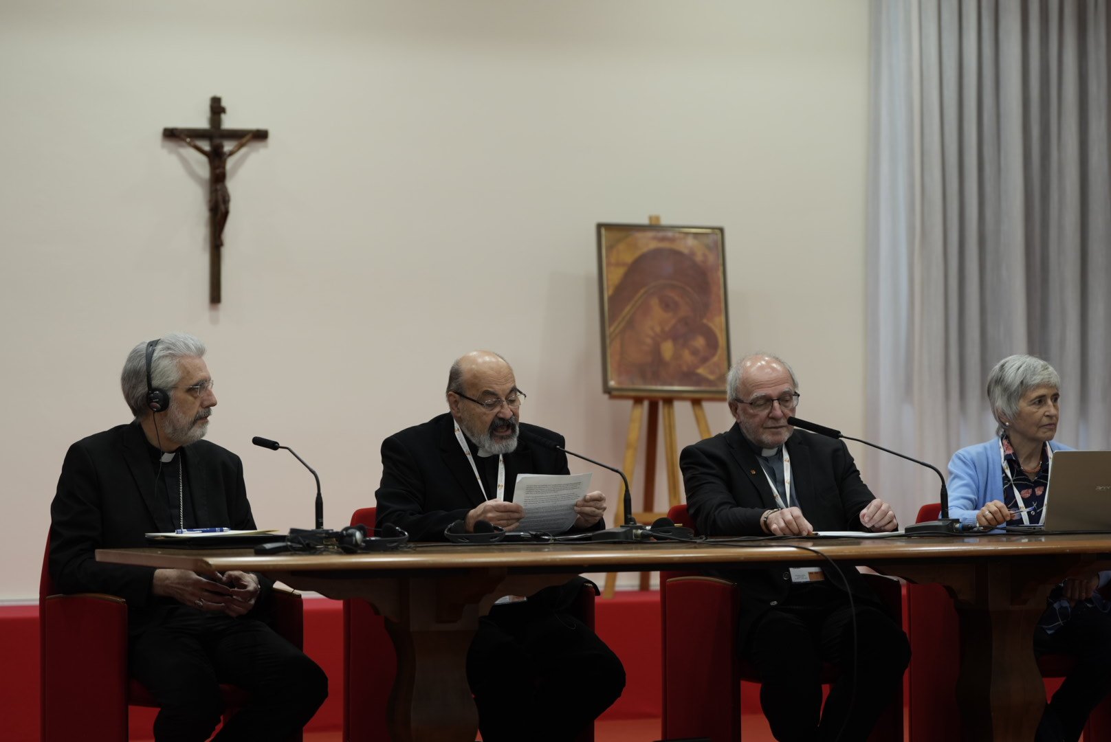 Father Halik and other speakers at priests' meeting on synod