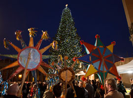 ukrainian-decorations-held-aloft-at-christmas-tree-lighting-vatican-2011-cns-paul-haring