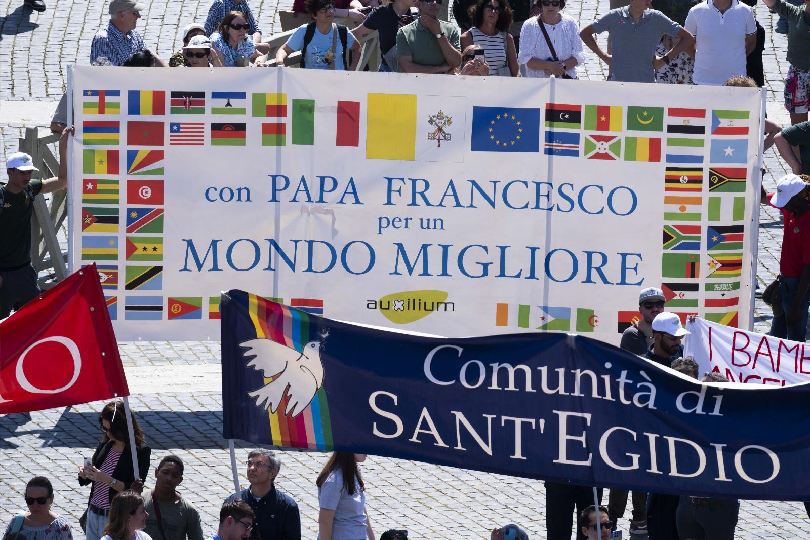 People join Pope Francis in St. Peter's Square