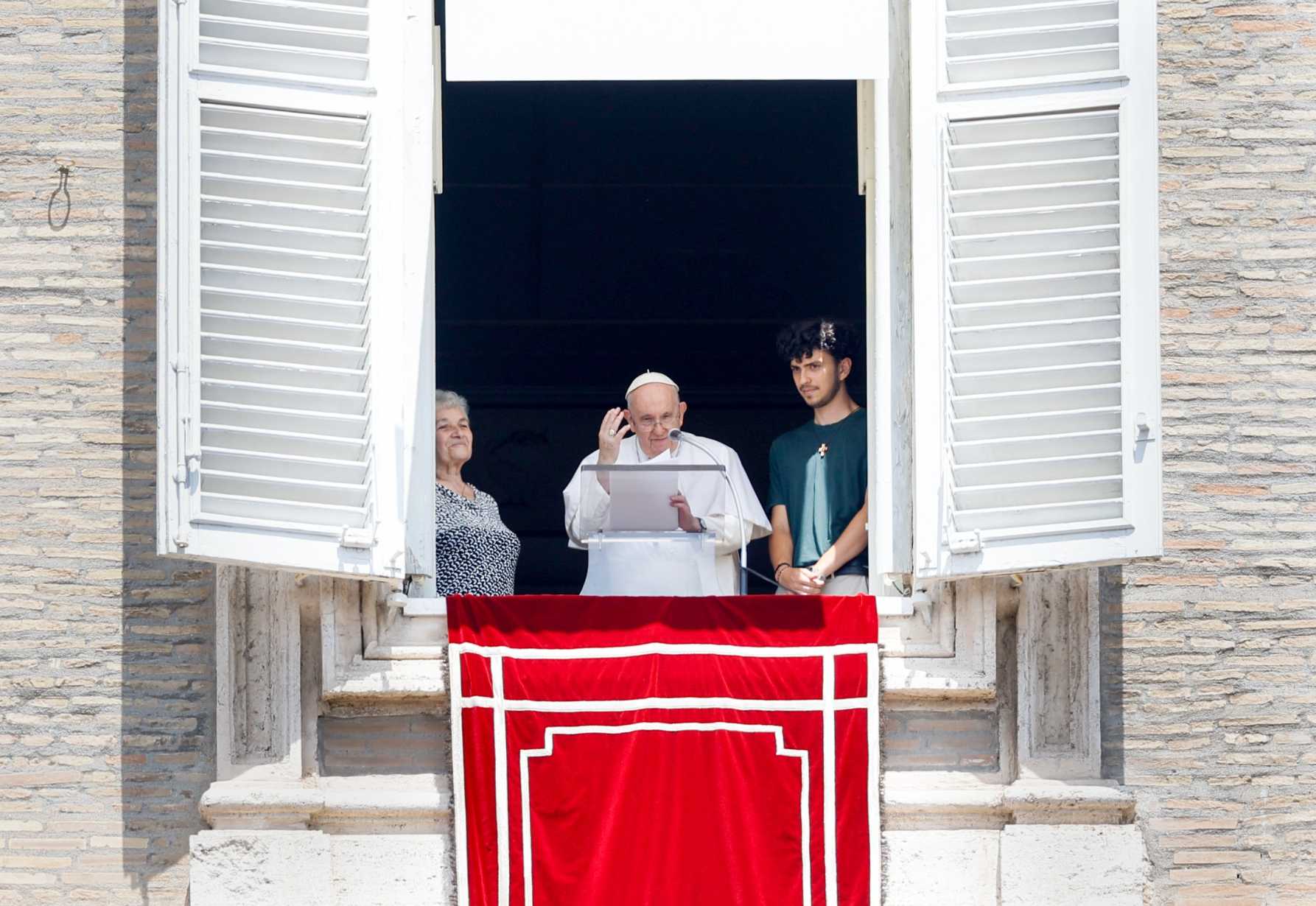 Don't antagonize the elderly, pope says in grandparent's day message
