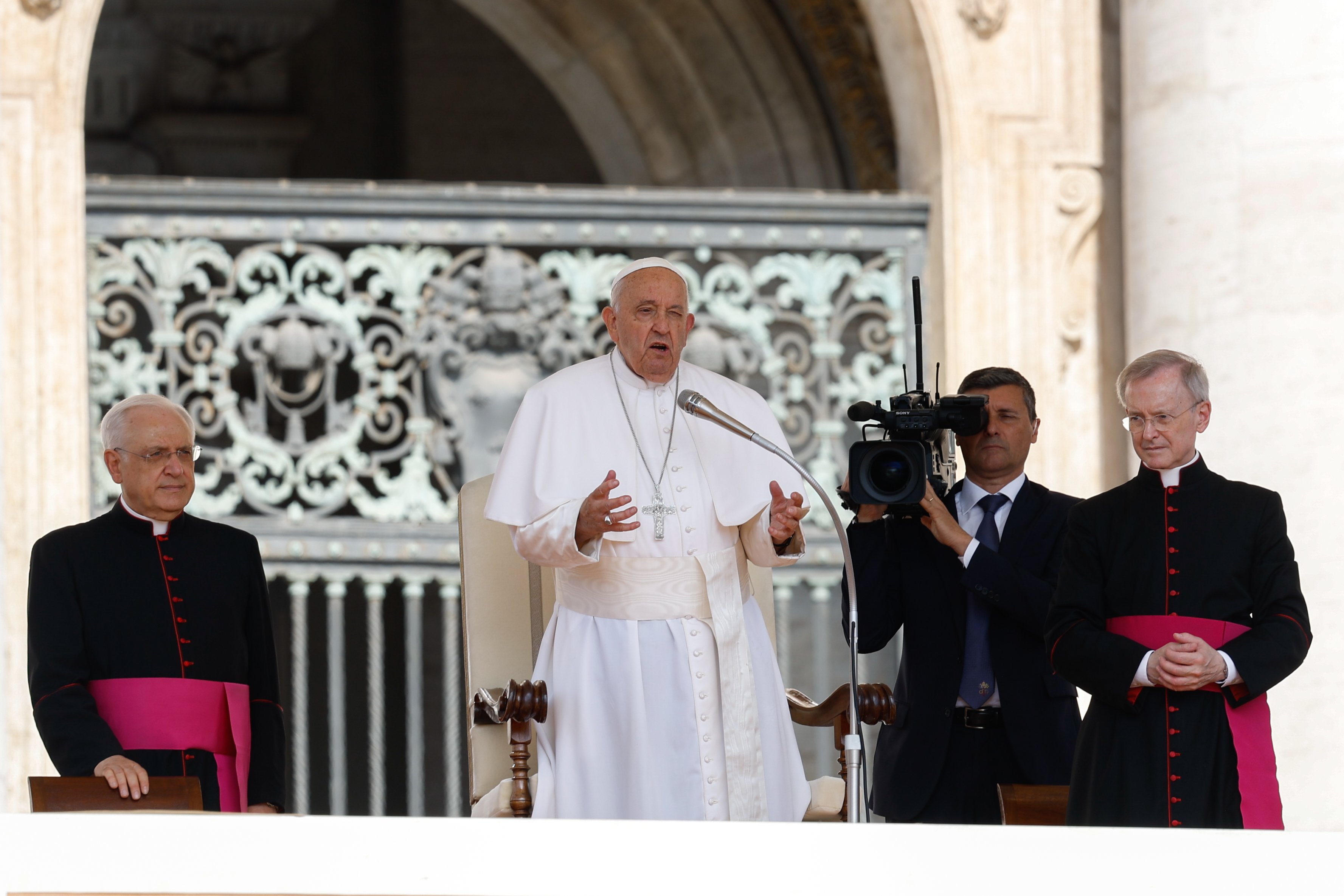 Pope Francis begins his general audience.