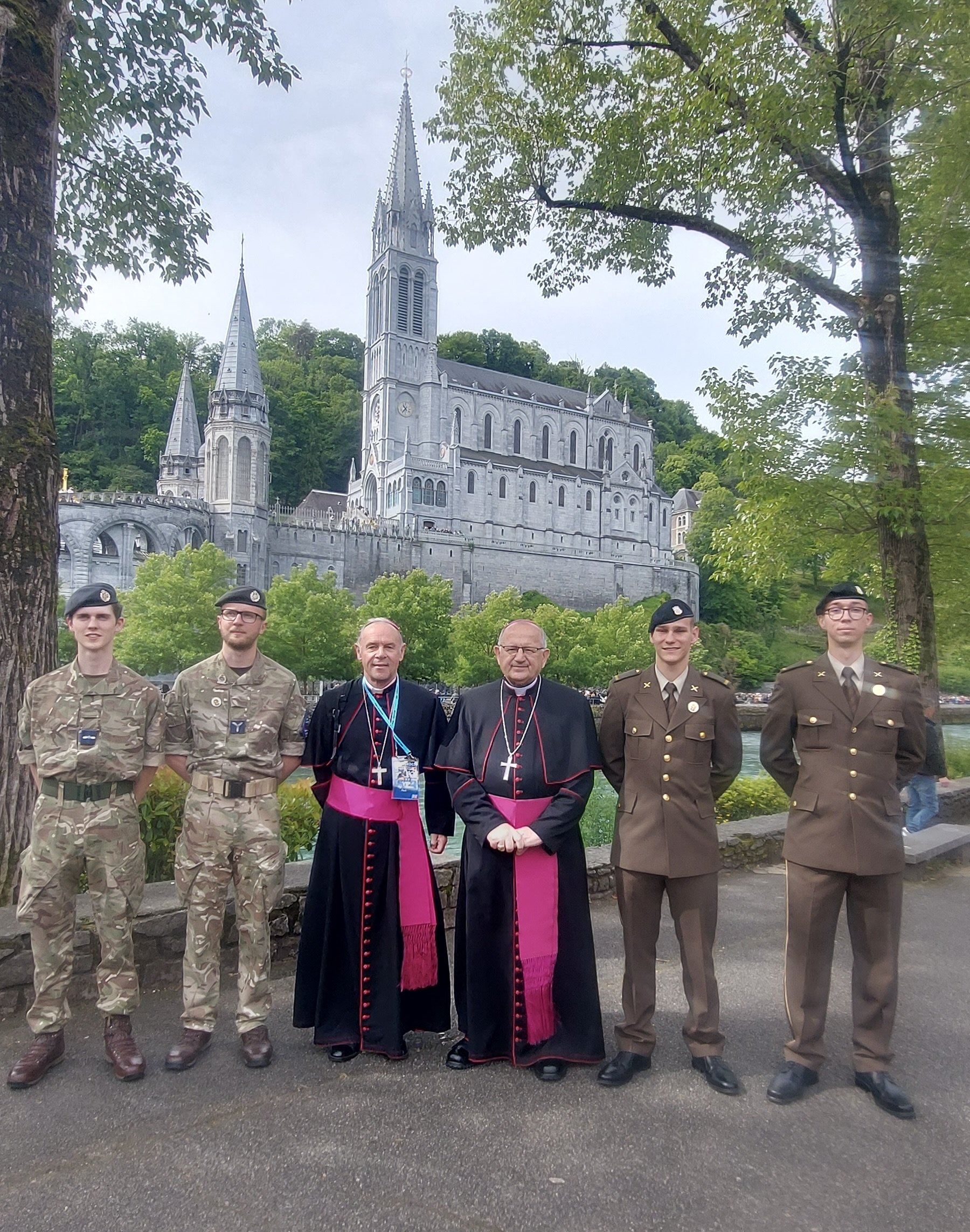British and Croatian bishops and soldiers in Lourdes