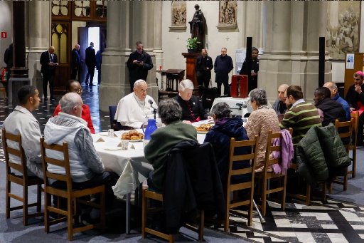 Pope Francis has breakfast with migrants and unhoused people