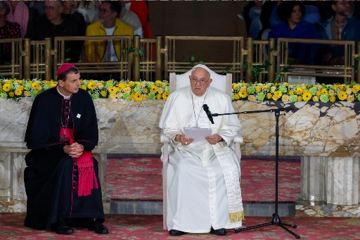 Pope Francis speaks to churchworkers in Belgium