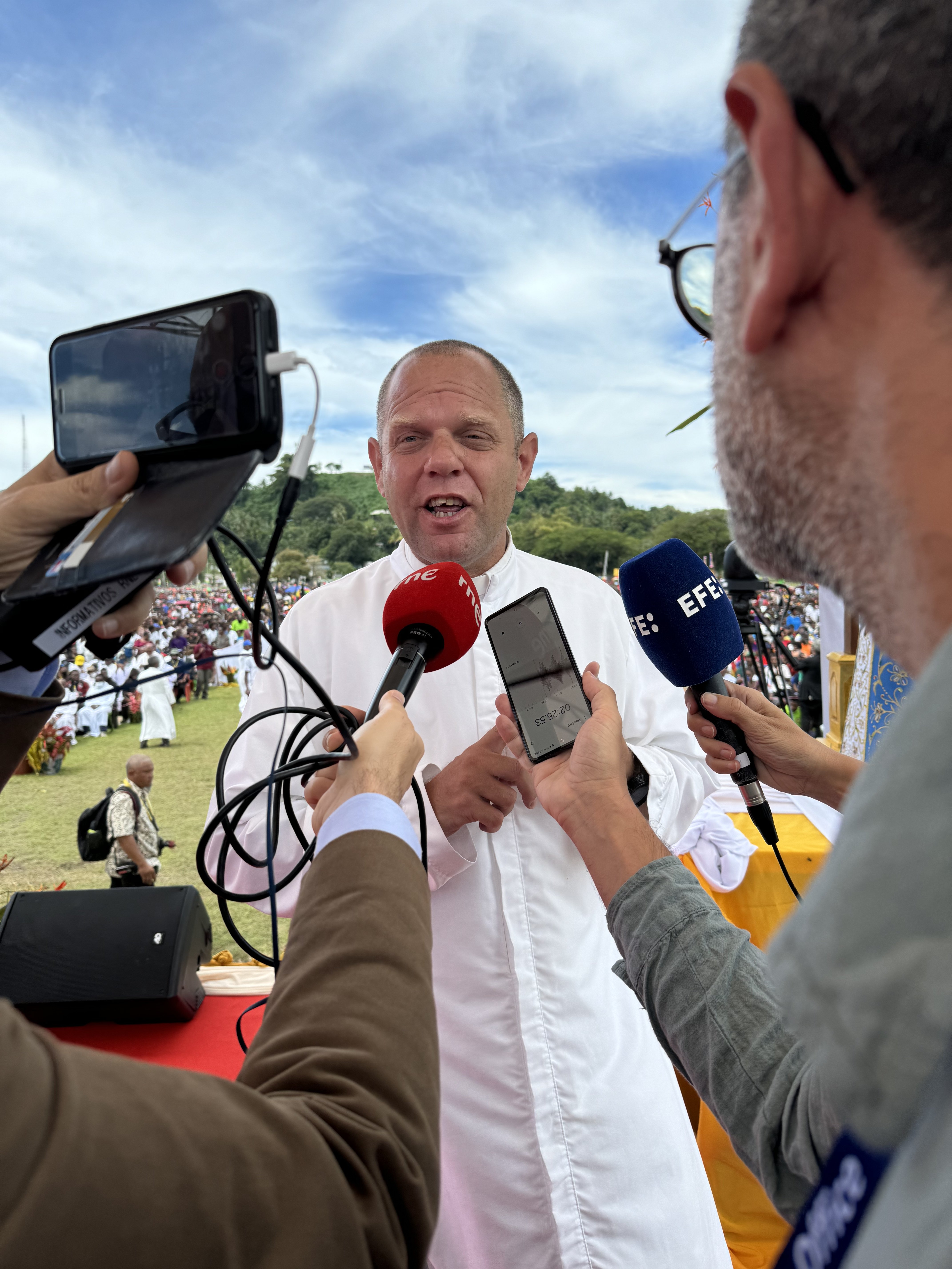 Father Tomás Ravaioli, one of the Argentine Incarnate Word missionaries working in Baro, Papua New Guinea, speaks to reporters.