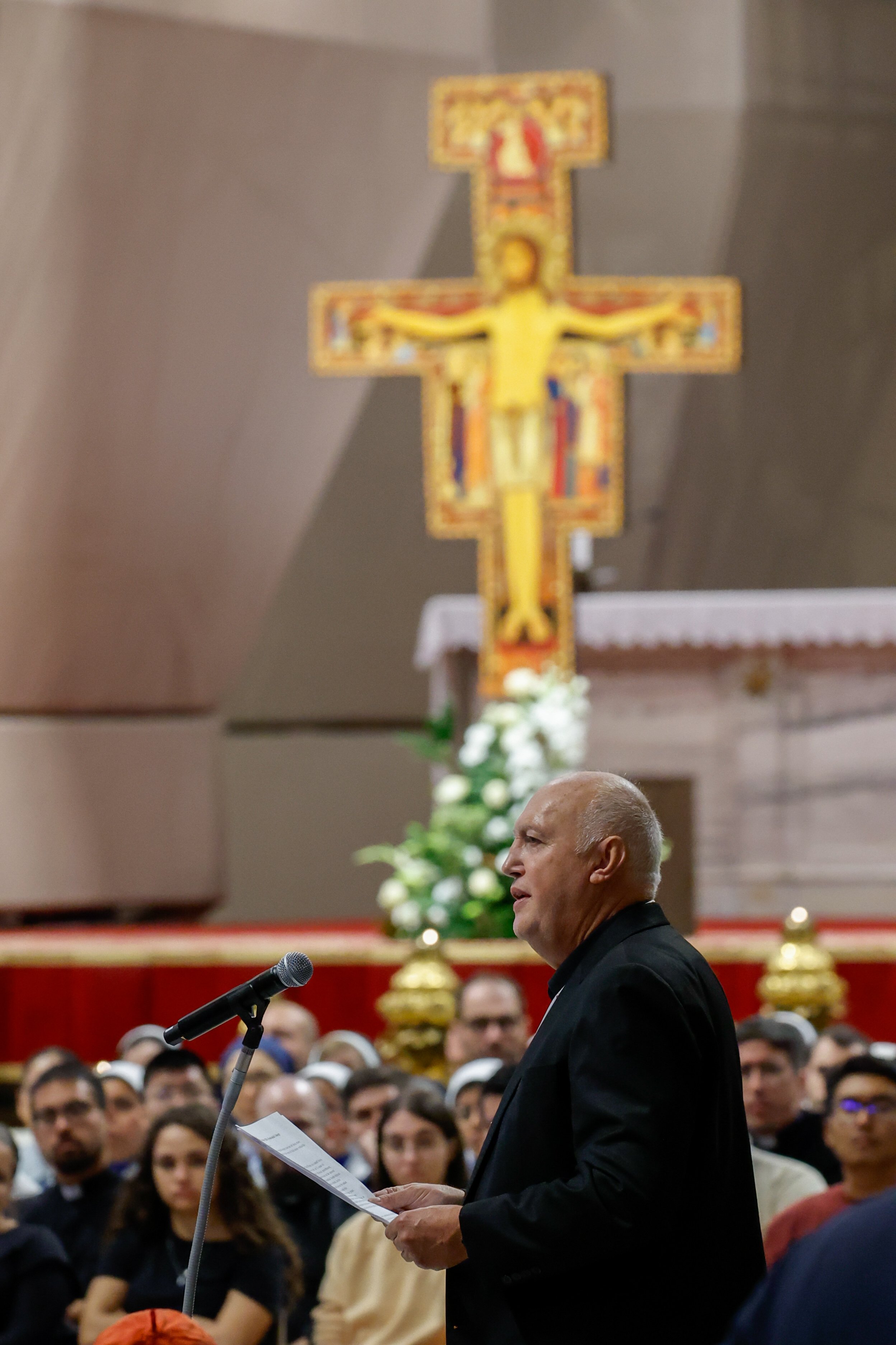 Laurence Gien speaks at penitential service