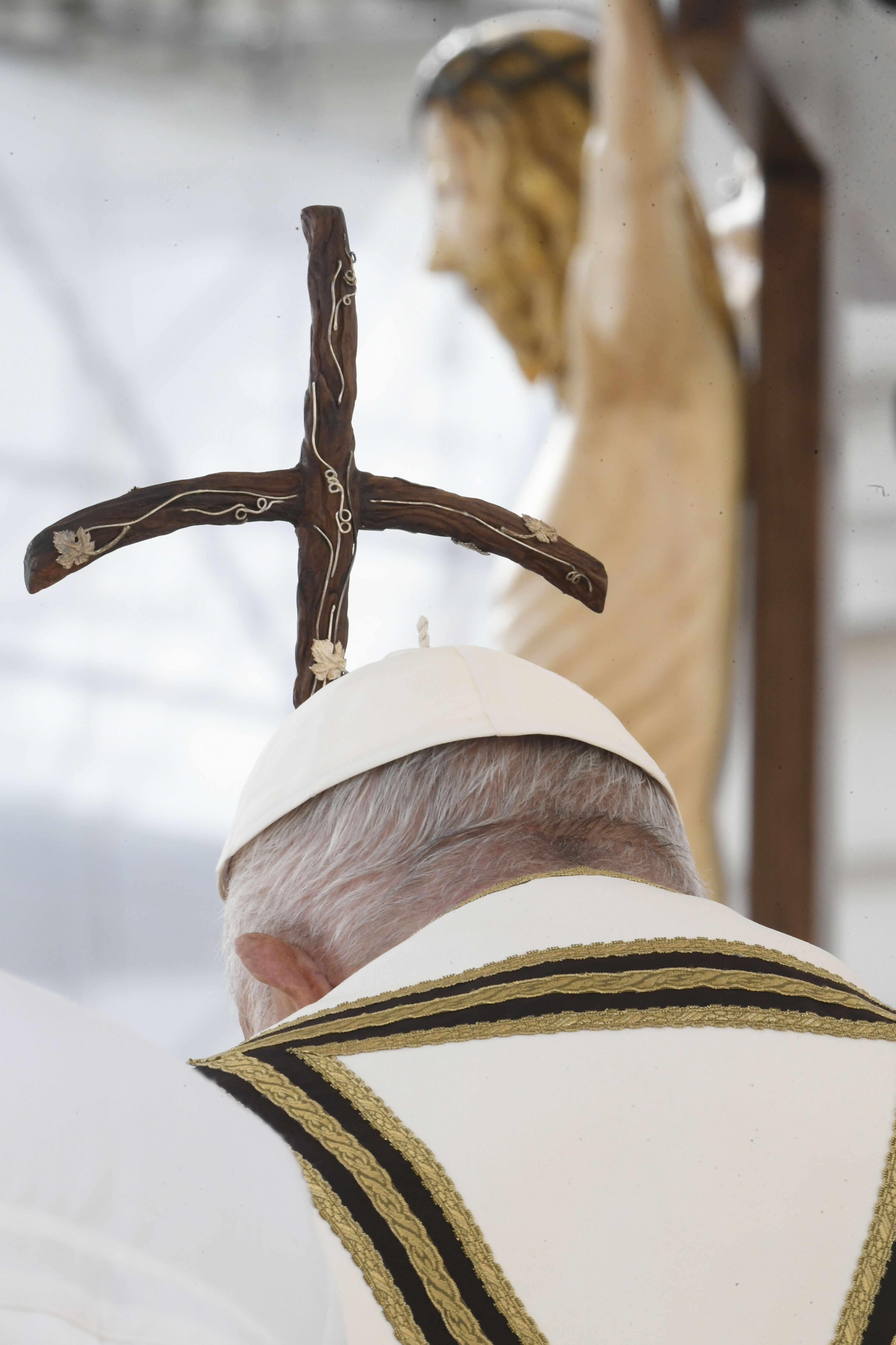 Pope Francis prays at Mass