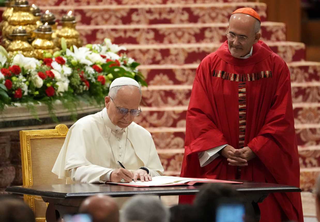 Pope Leo XIV signs his apostolic letter on education