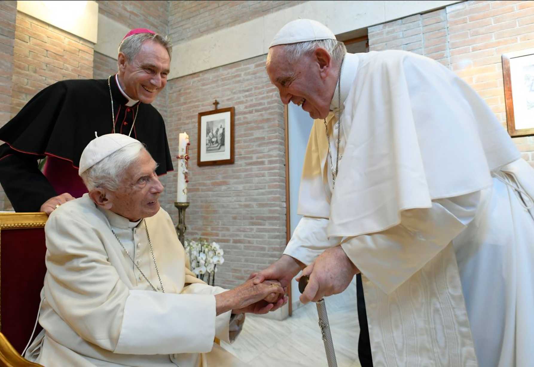 UPDATE: Pope Francis asks prayers for ailing Pope Benedict