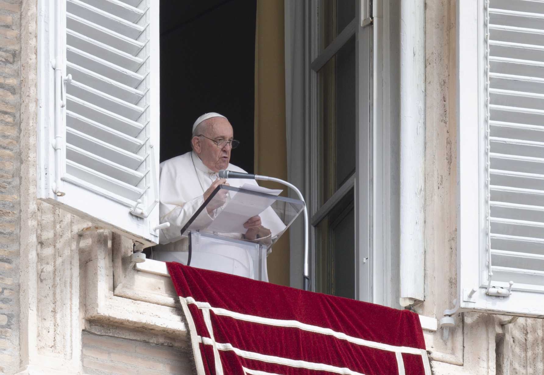 Jesus renews life, hope even when all seems lost, pope says