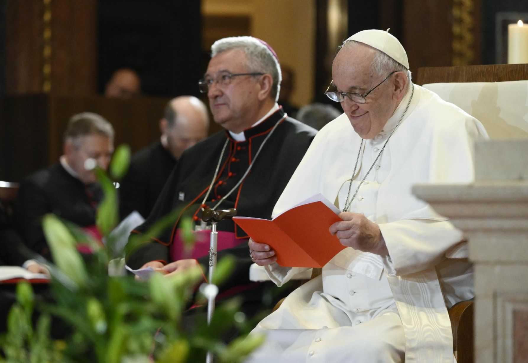 Recognize God at work in the world, pope tells Hungarian clergy, religious