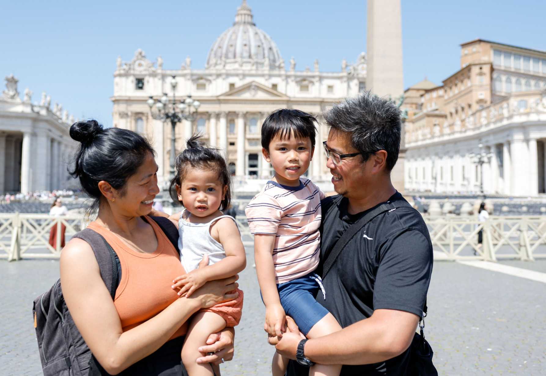 Vatican launches compact for families with pope's support