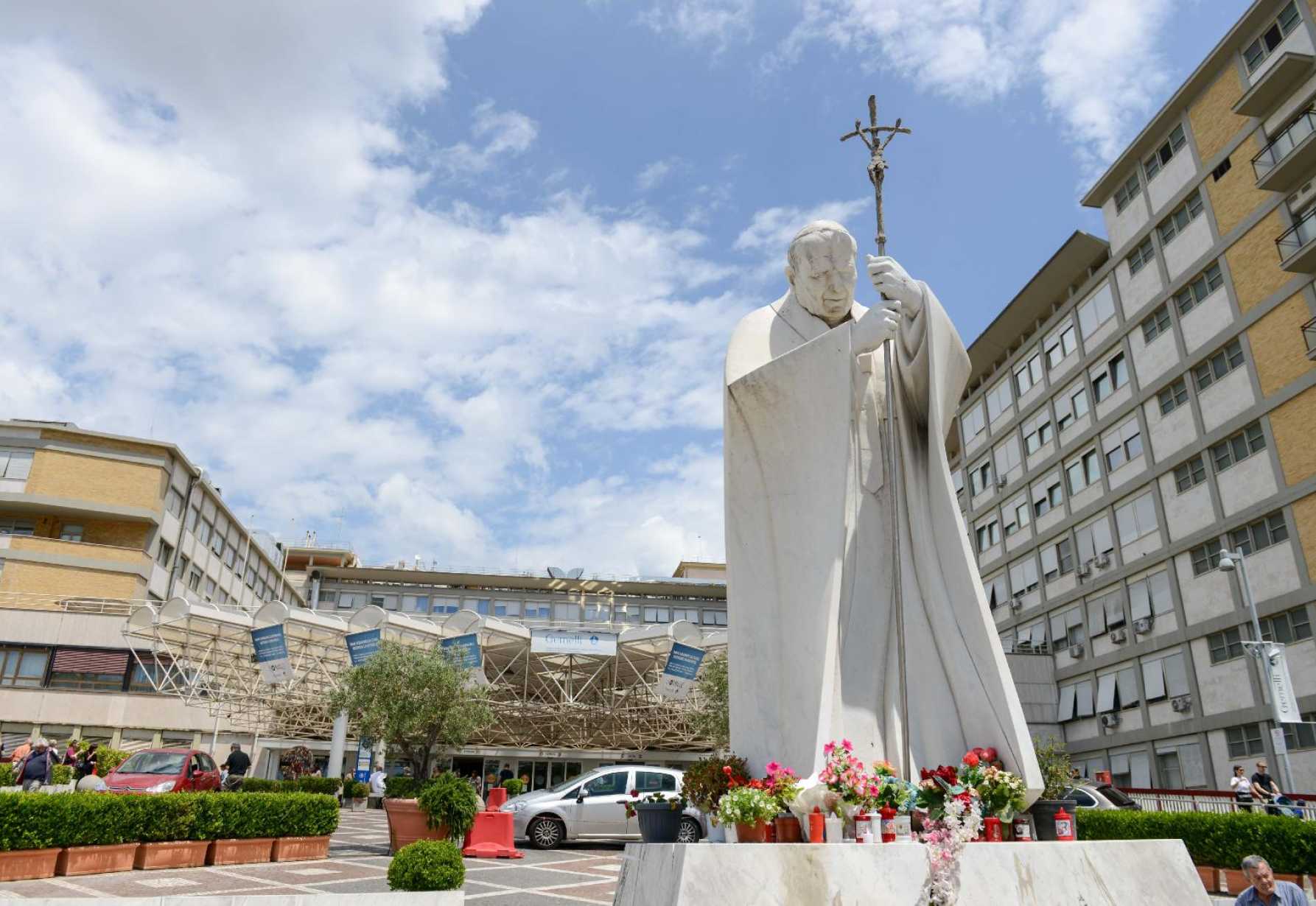 Doctors begin planning pope's discharge from hospital