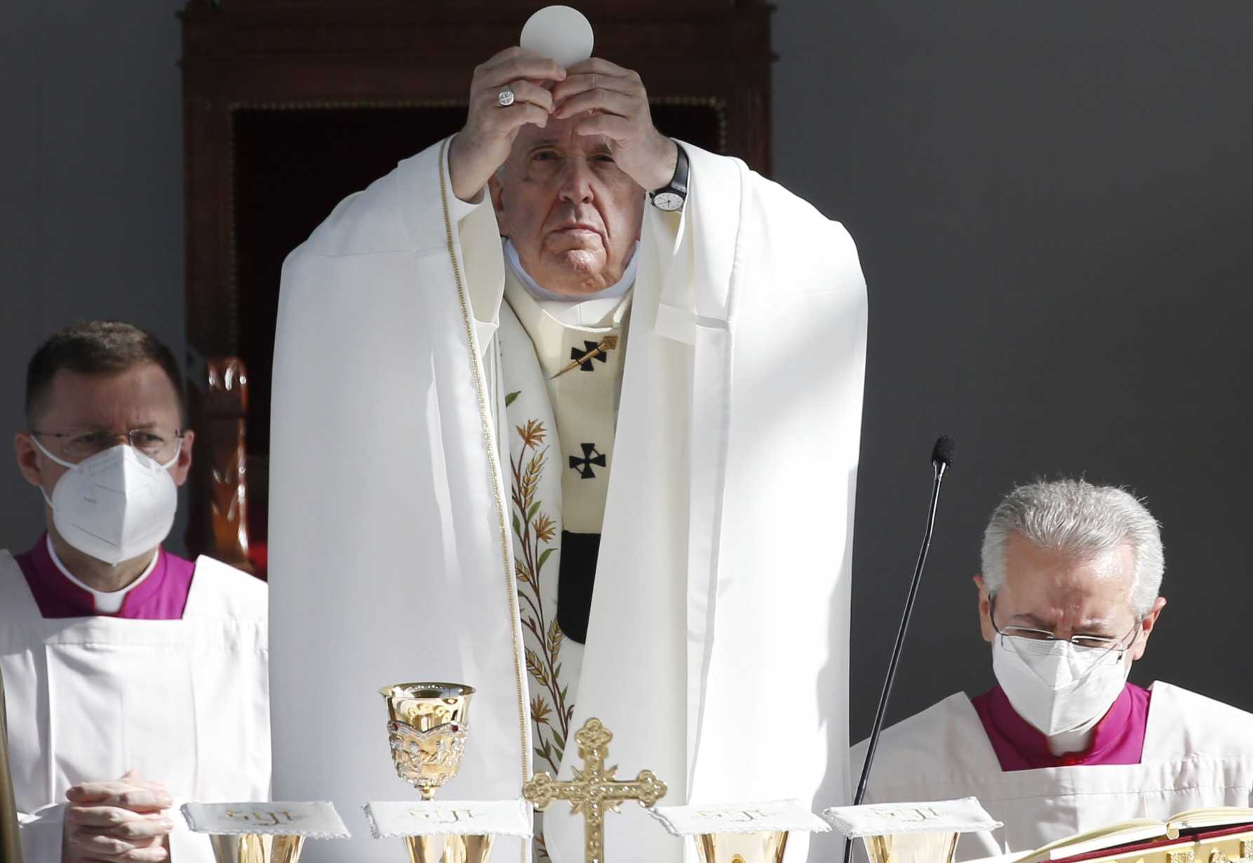 Be transformed by the Eucharist, pope asks Catholics