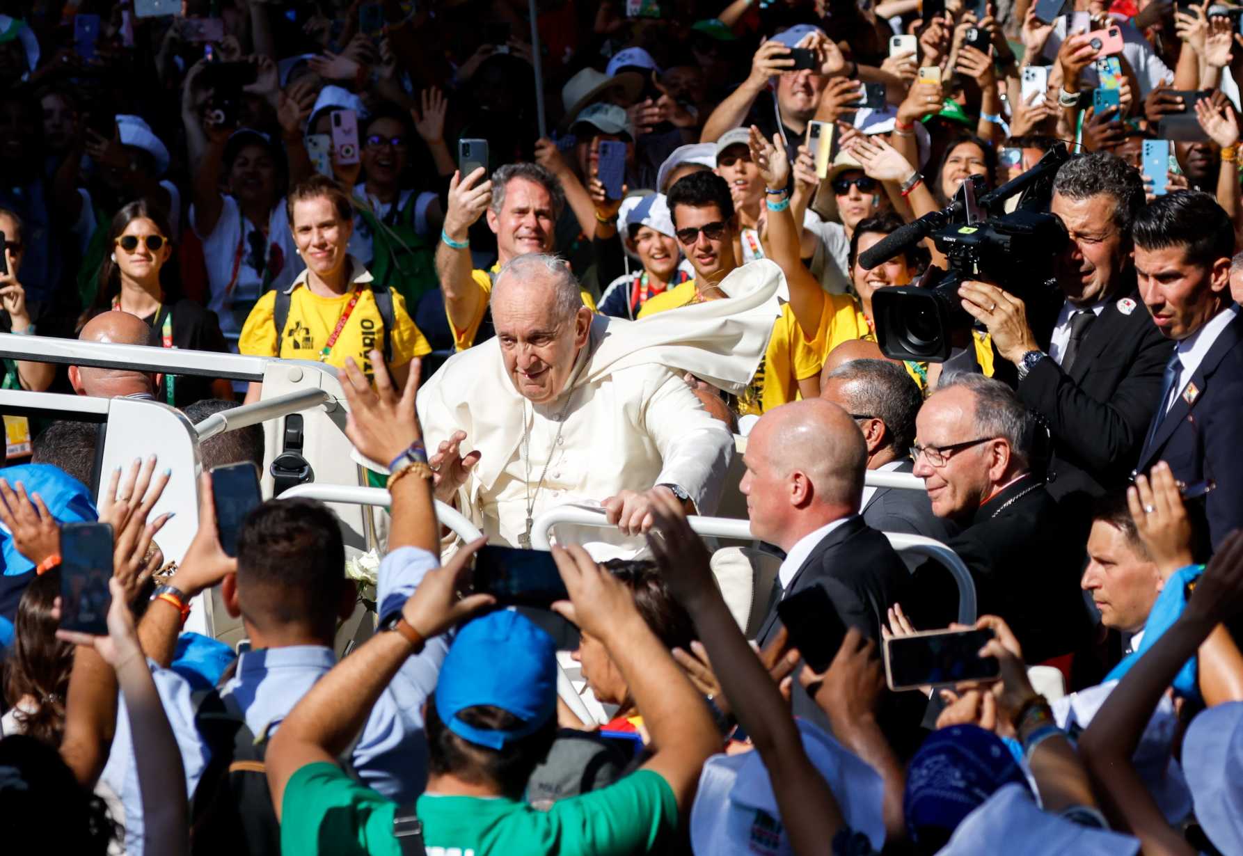 pope francis with youth