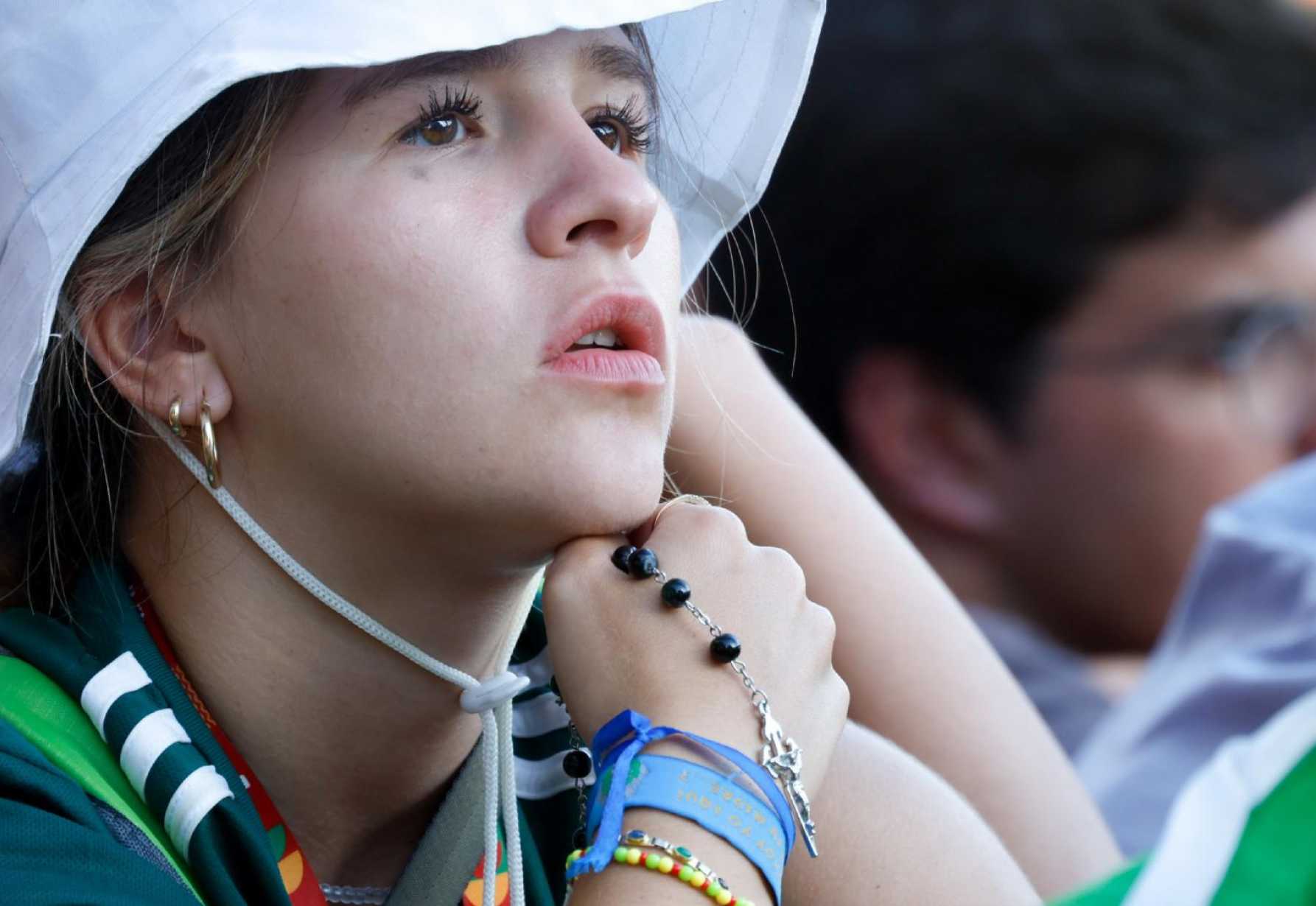 'Do you cry?' pope asks 800,000 young people at WYD; so does Jesus, he says