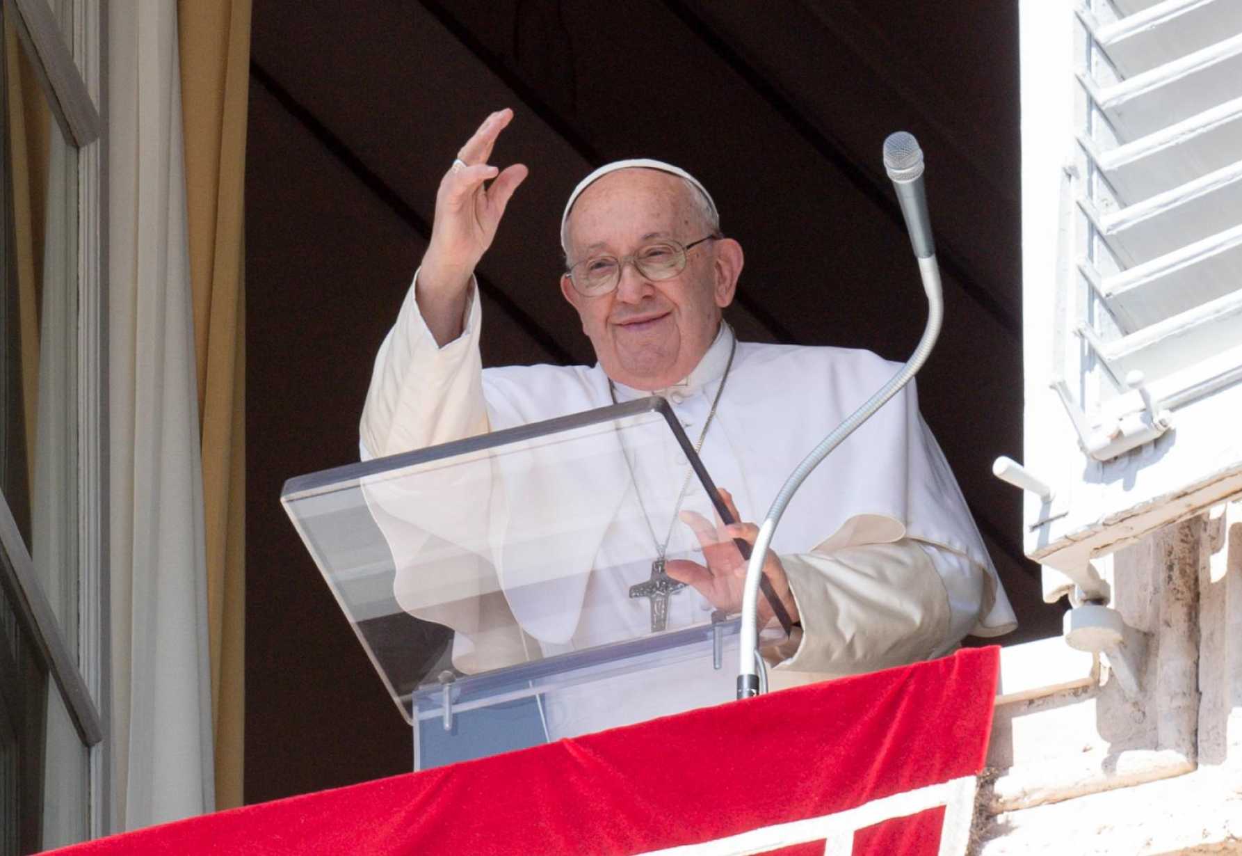 God has the same love for all, pope says at Angelus