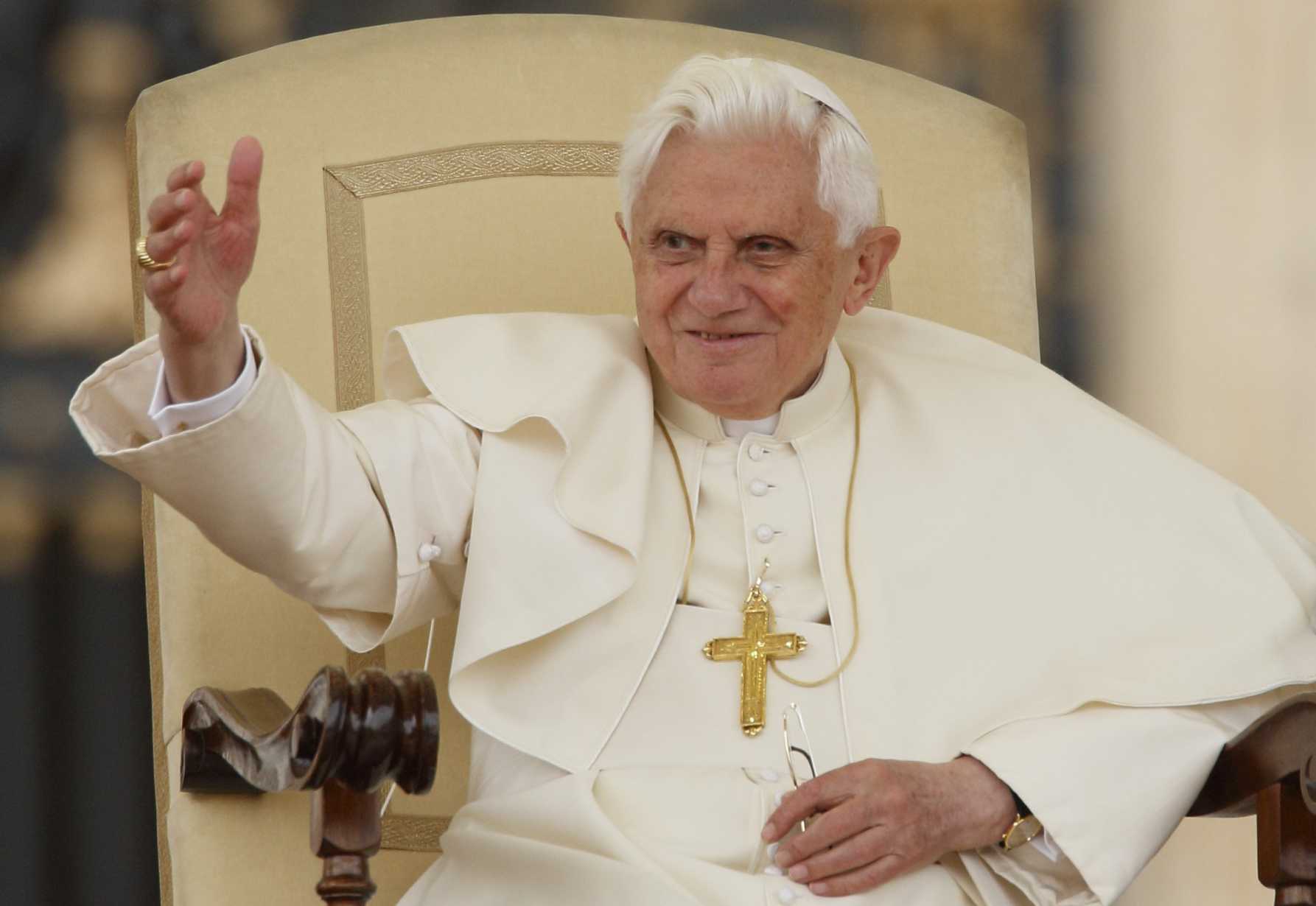Pastoral precedent: Vatican traces blessing distinction to Benedict XVI