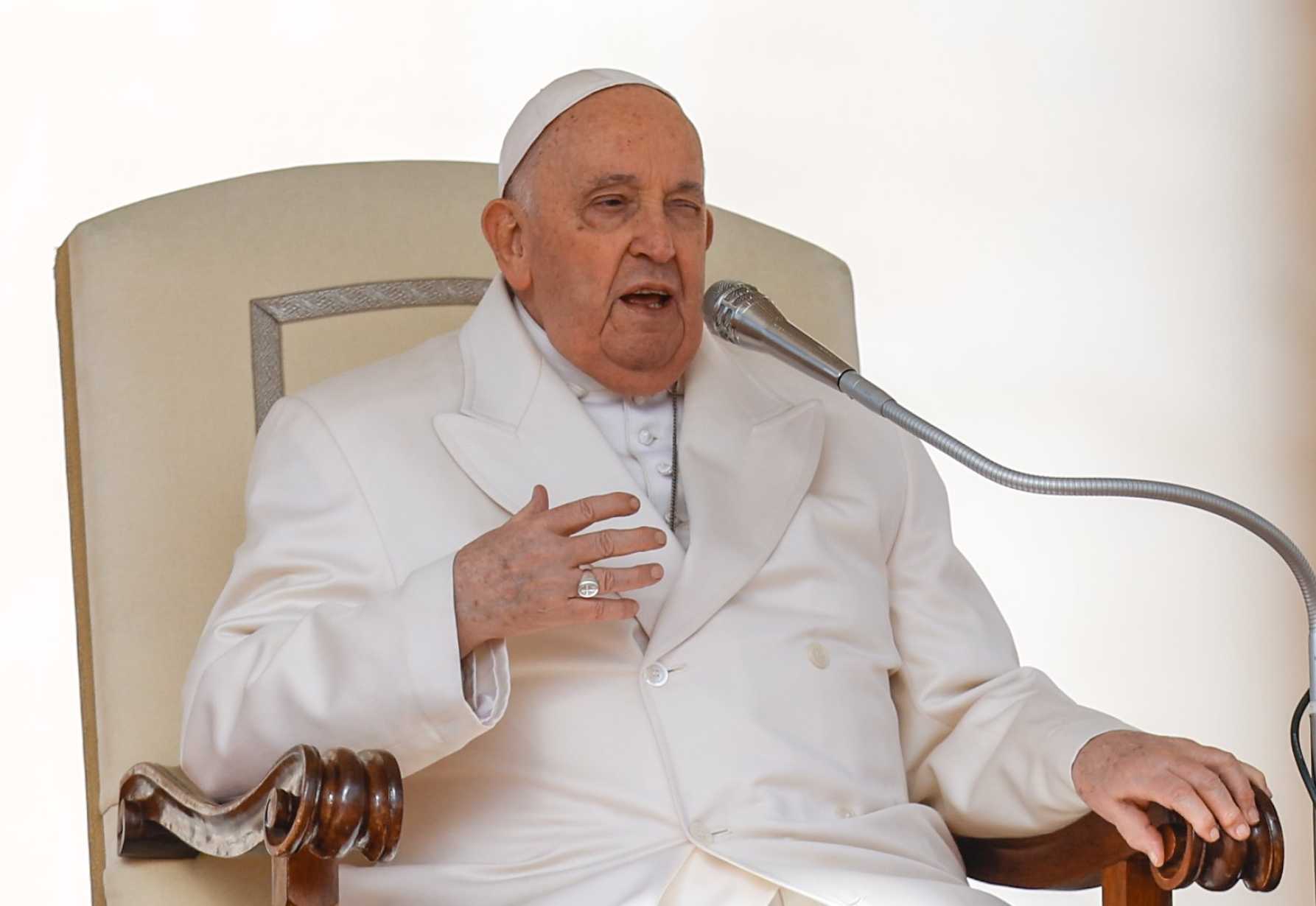 Pope, still recovering from illness, urges the prideful not to judge