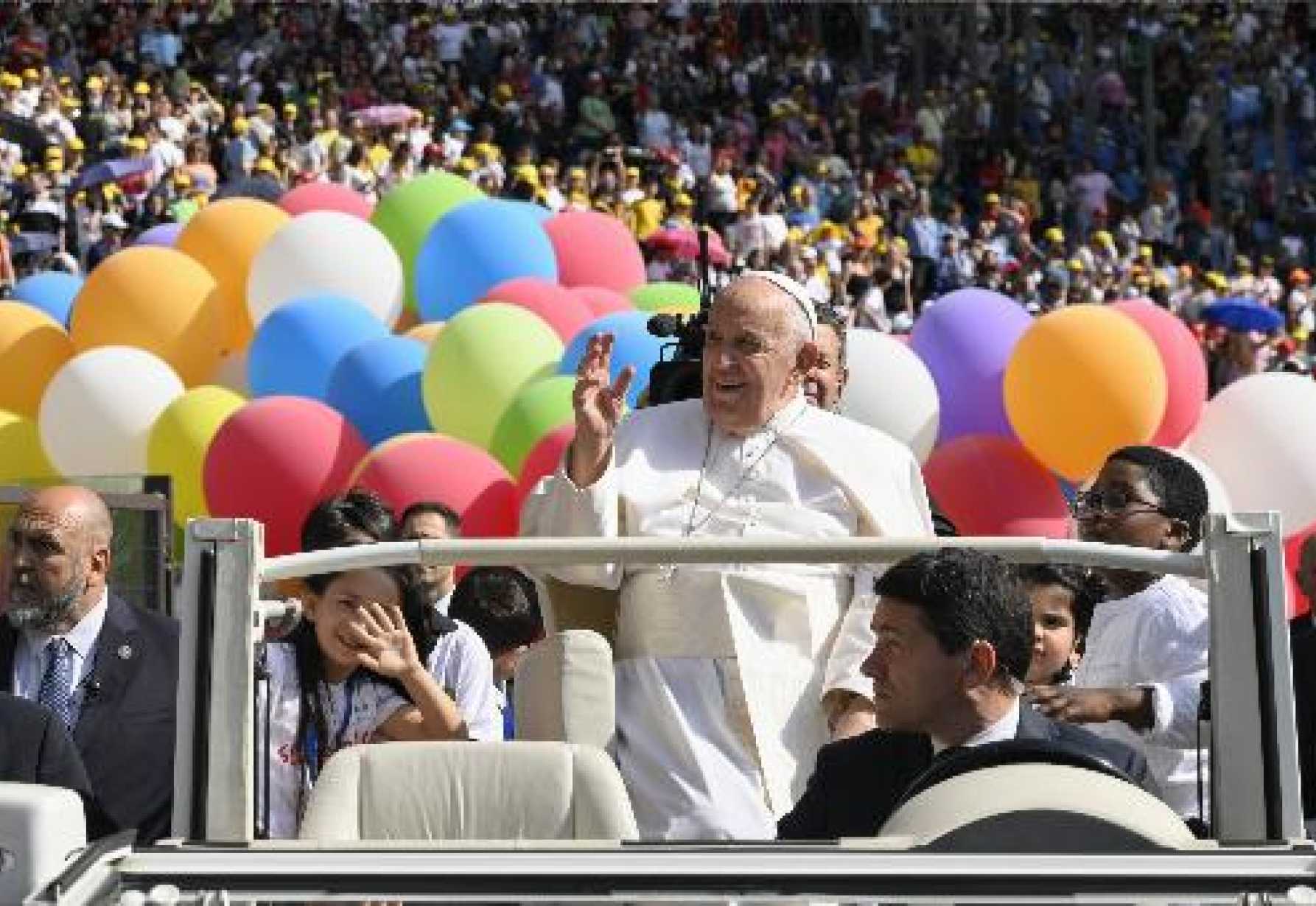 Pope tells children joy is good for the soul, always help others