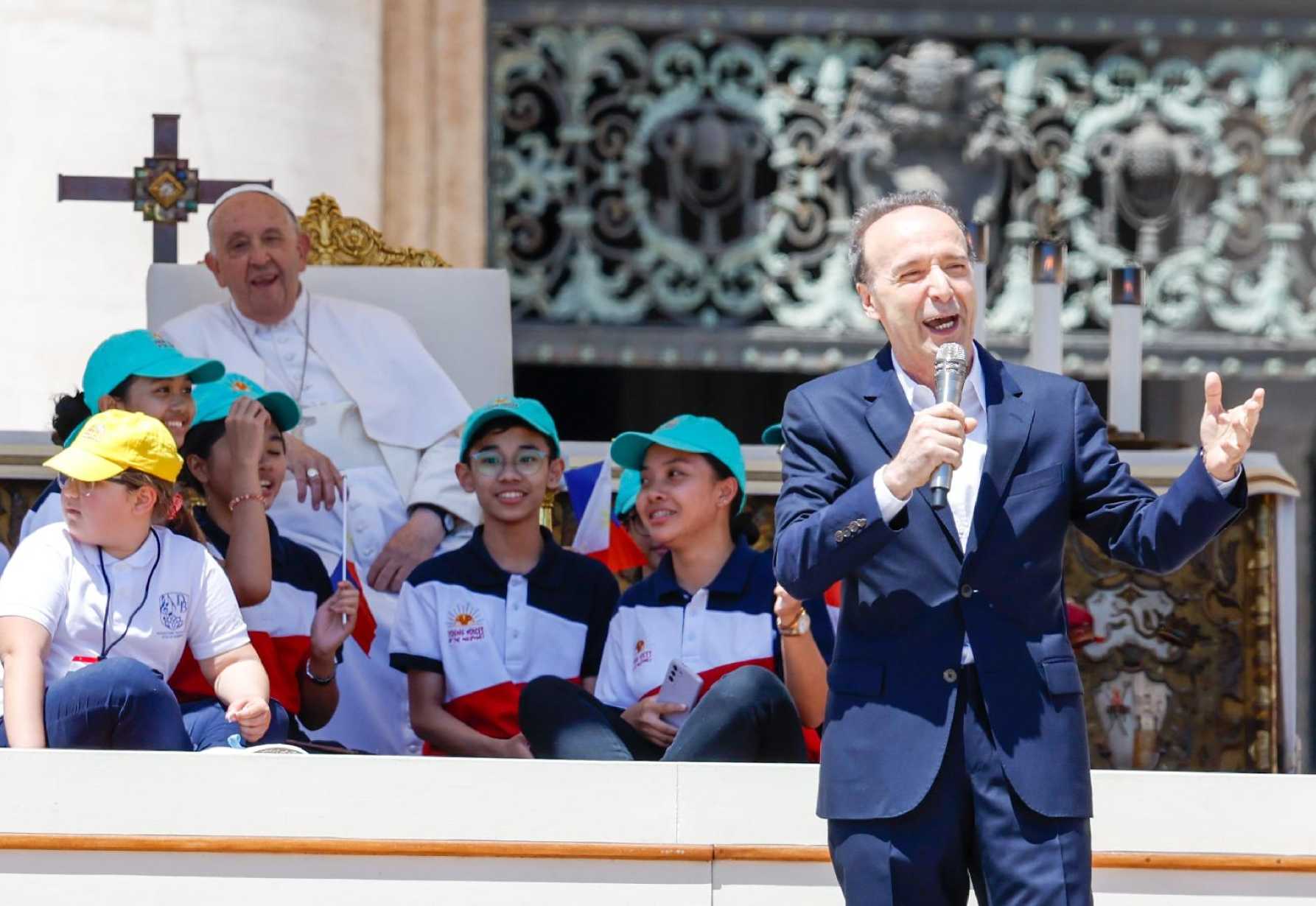 Kids get life lessons from pope, Italian comic on World Children's Day