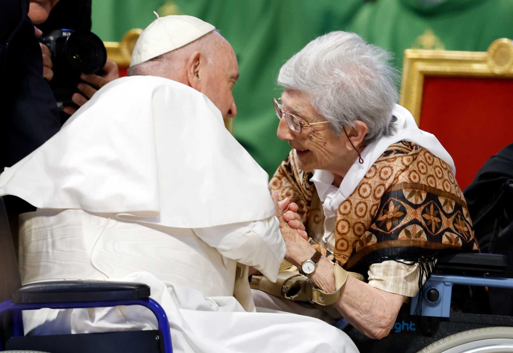 Pope appeals for end to weapons' production, for solidarity with the elderly