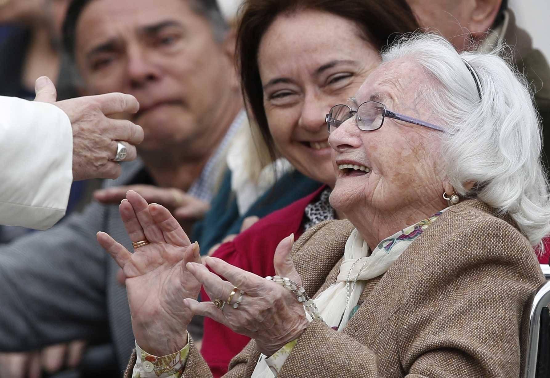 Don't antagonize the elderly, pope says in grandparents' day message