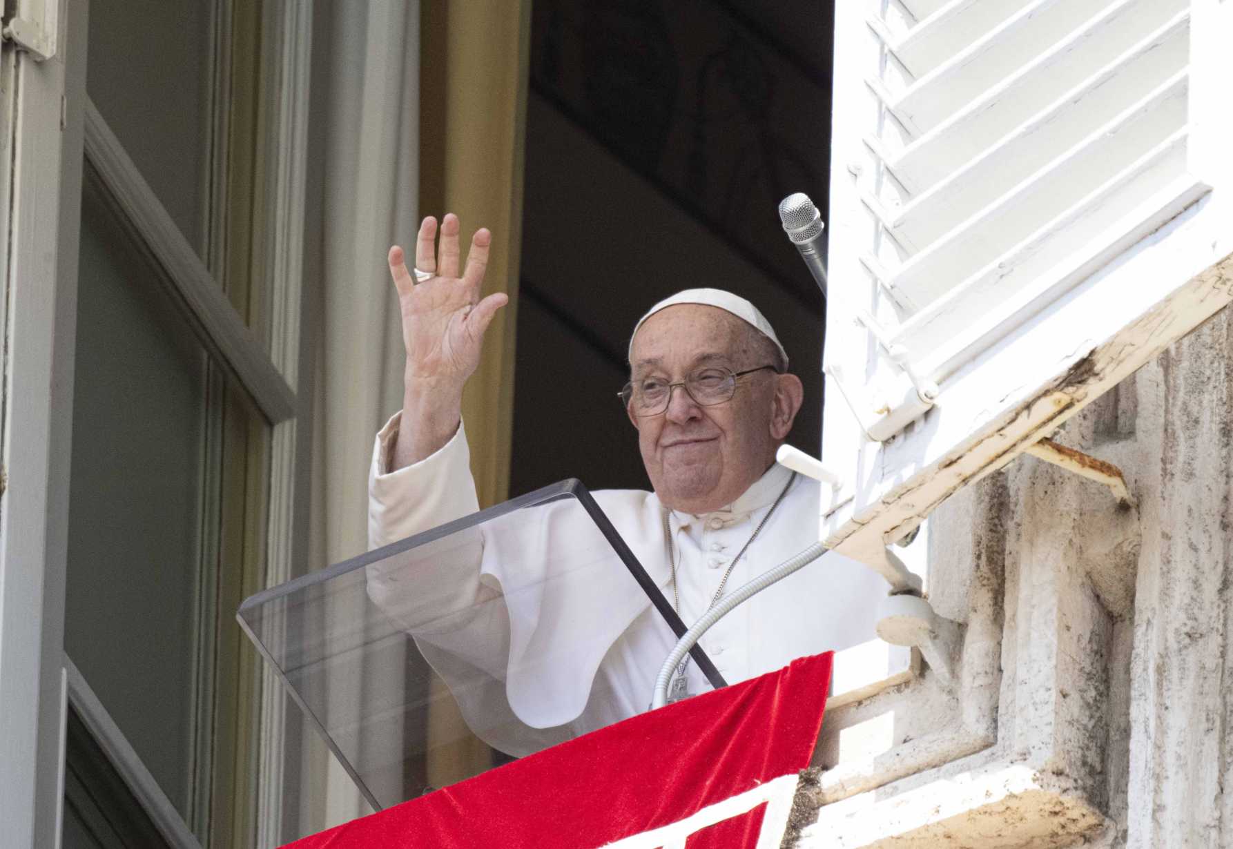 Prejudices obstruct true faith, pope says