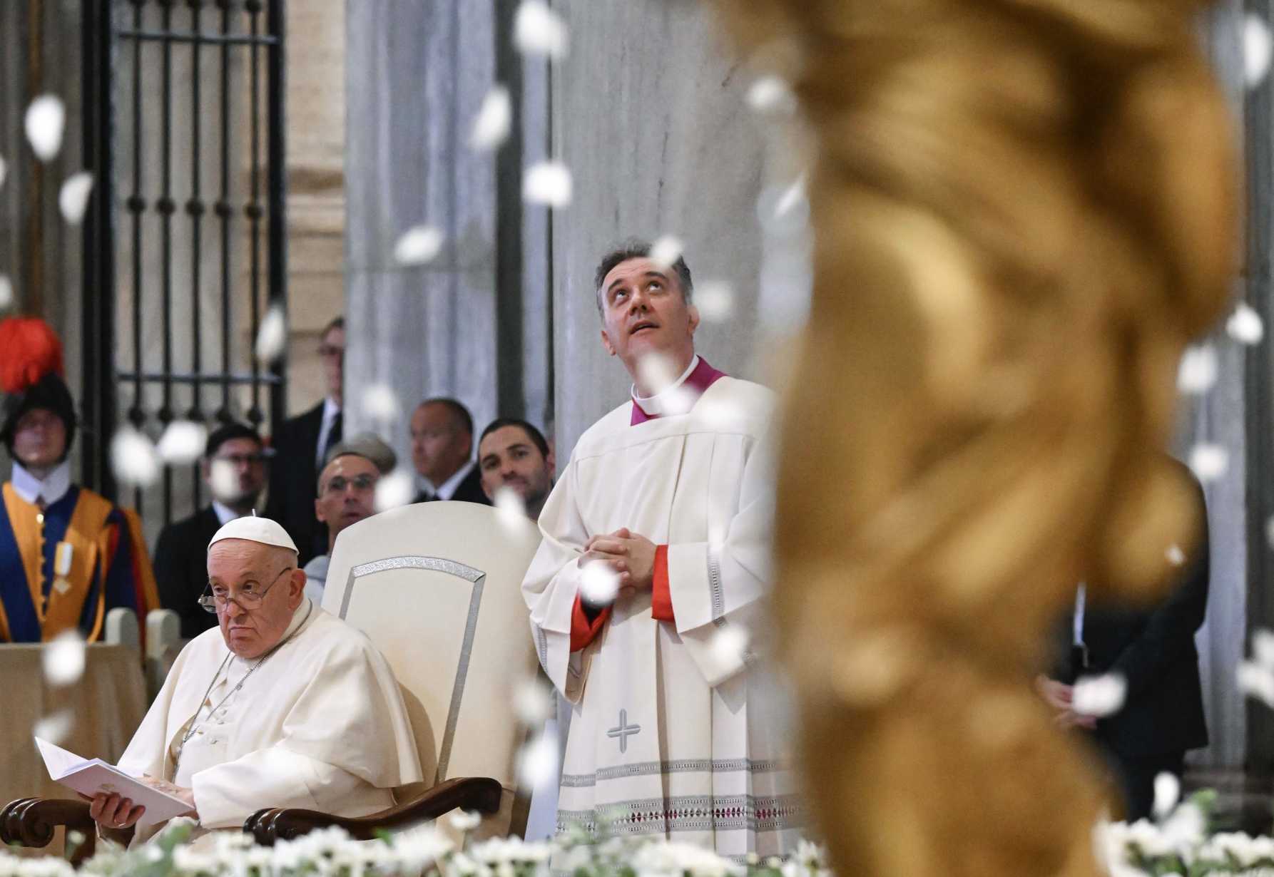 Grace arouses marvel and awe, like a summer snowfall would, pope says