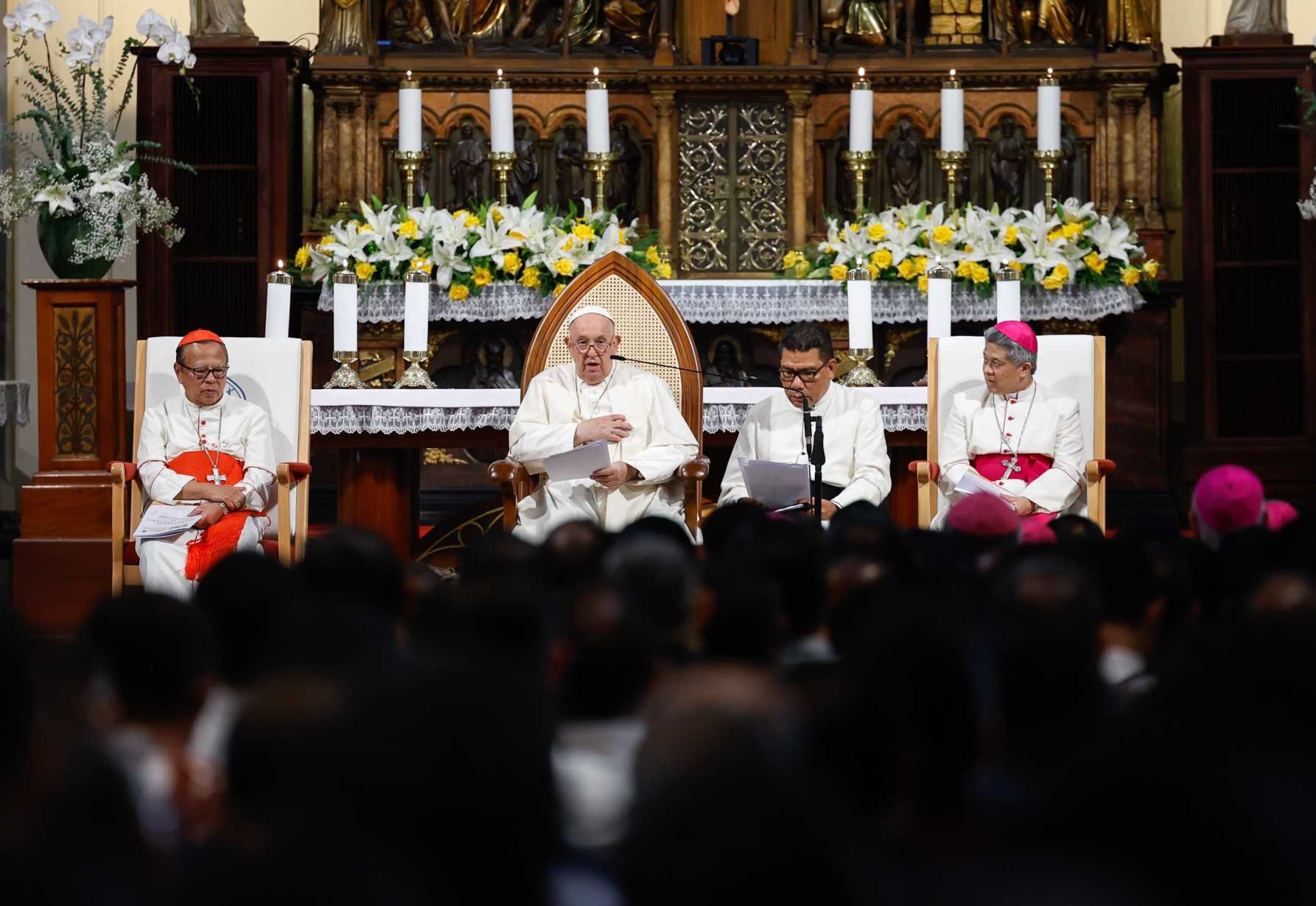 Share the Gospel with joy, pope tells Indonesia's churchworkers