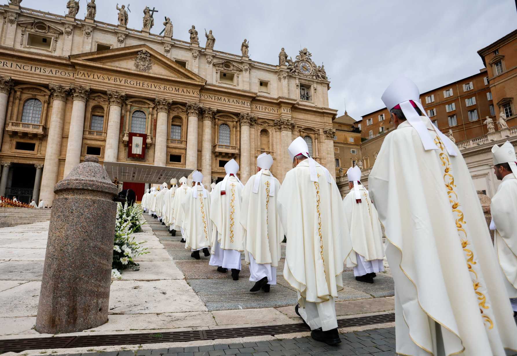 No one has 'exclusive right' to God's voice, pope says at synod opening