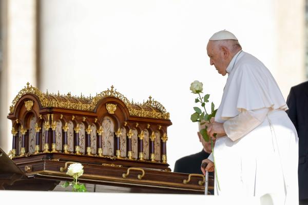 Pope Francis with the relics of St Therese of Lisieux