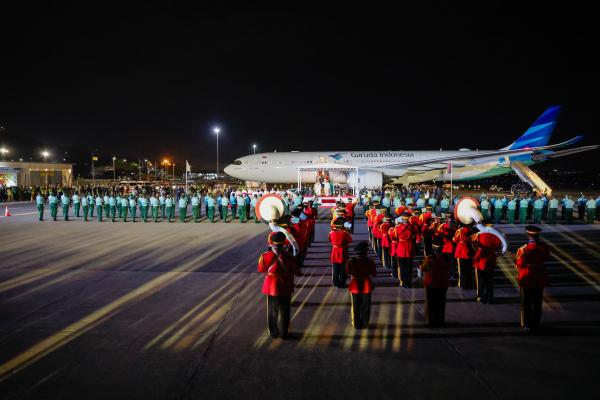 Pope Francis arrives in Papua New Guinea.