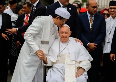 Pope praises 'tunnel of friendship' linking Jakarta mosque, cathedral