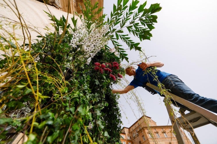 Arranging Easter flowers in St. Peter's Square