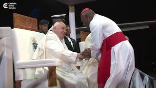 Pope arrives in Papua New Guinea